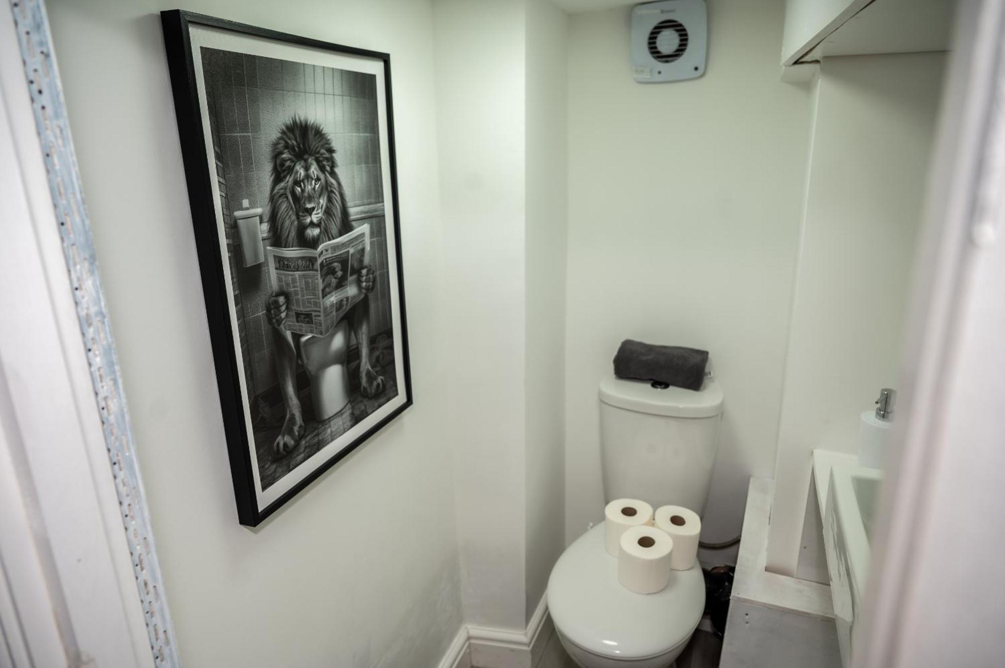 Hideaway Town Centre Basement Studio Apartment Huddersfield Room photo